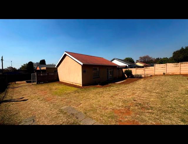 2 BEDROOM HOUSE FOR SALE IN MOFFATT VIEW